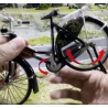 Miniatur-Fahrrad mit echten funktionierenden Pedalen