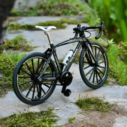 Miniatuur fiets met echt werkende trappers