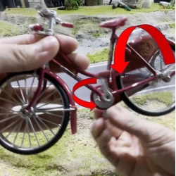 Miniatuur fiets met echt werkende trappers