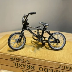 Miniatur-Fahrrad mit echten...