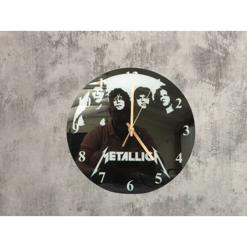 Uhr (digital) mit Glasplattenaufdruck METALLICA