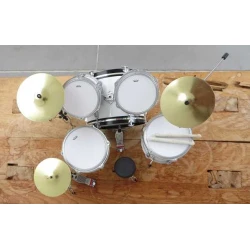 EXCLUSIEF drumstel Tama White  ACDC  Zeer gedetailleerd model -LUXE model -