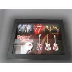 Blackbox MAX wandbord in 3D vorm THE ROLLING STONES met miniatuur gitaren in lijst met glas